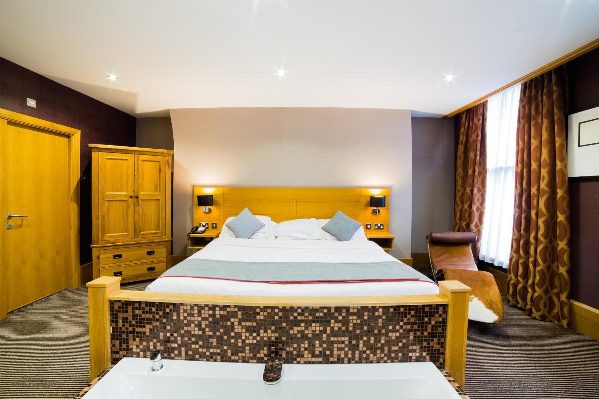 Oyo Imperial Hotel Barrow-in-Furness Bagian luar foto