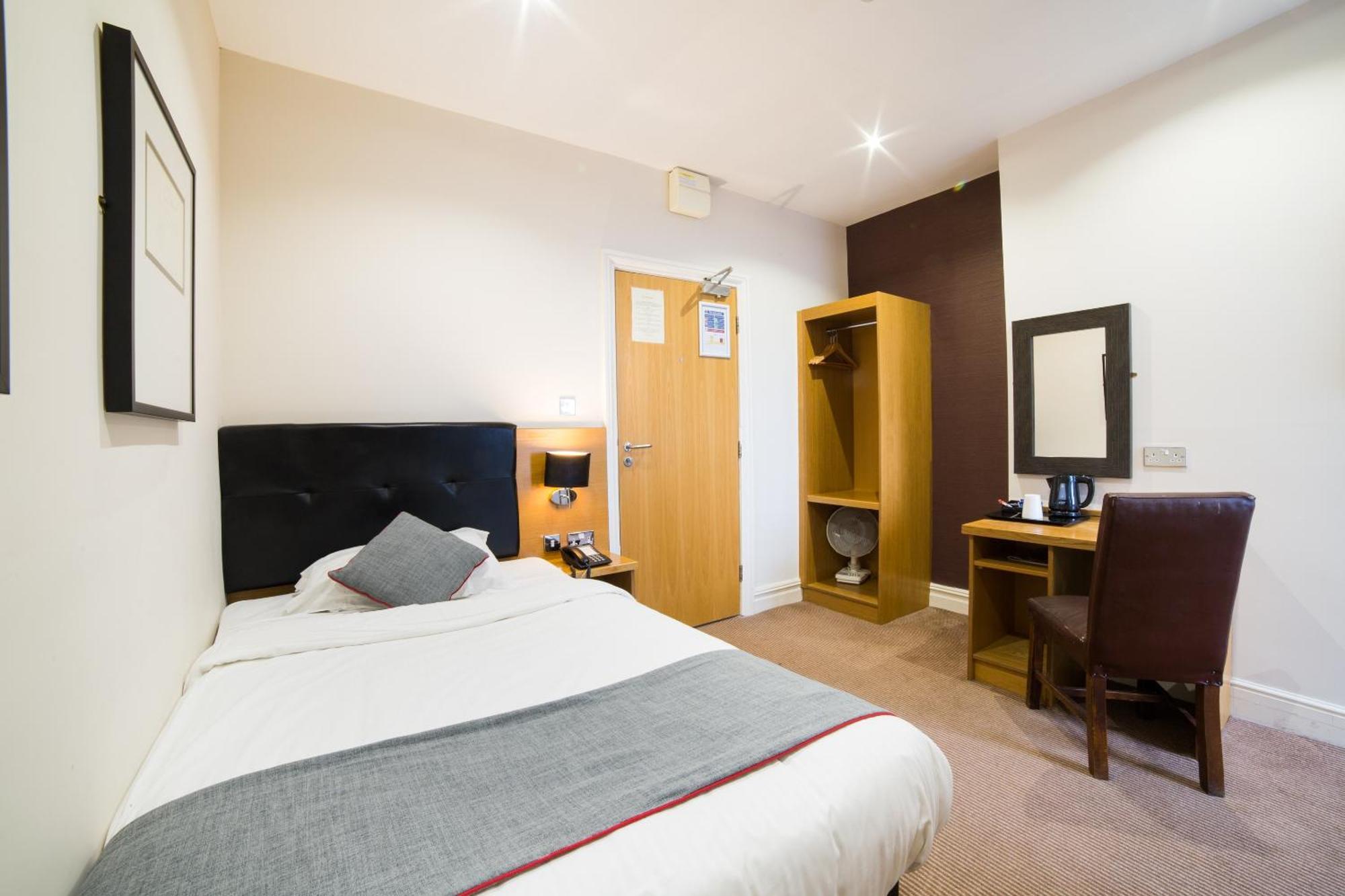 Oyo Imperial Hotel Barrow-in-Furness Bagian luar foto