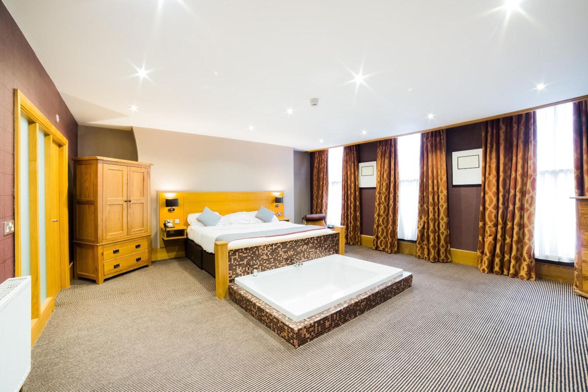 Oyo Imperial Hotel Barrow-in-Furness Bagian luar foto